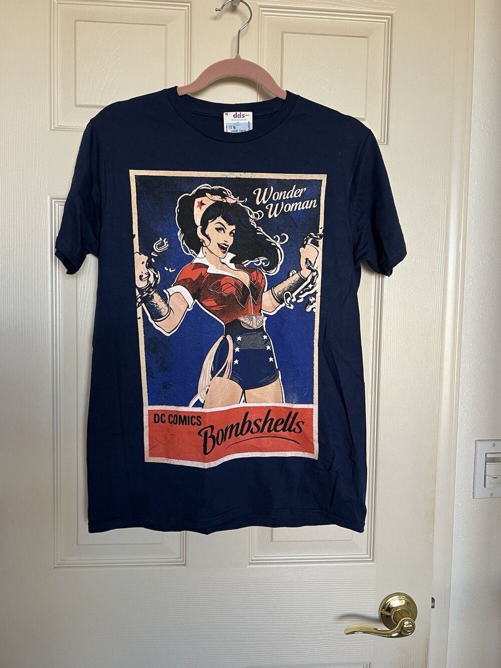 NWT DC Comics Wonder Woman Bombshell Graphic T-Shirt Mens Size M Superhero Tee